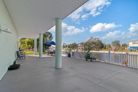 House in Hernando Beach, Florida 4 bedrooms, 233.37 sq.m. № 1557415 - photo 18
