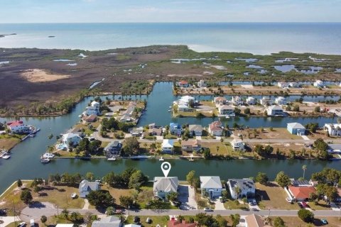 House in Hernando Beach, Florida 4 bedrooms, 233.37 sq.m. № 1557415 - photo 4