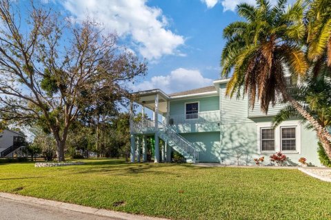 House in Hernando Beach, Florida 4 bedrooms, 233.37 sq.m. № 1557415 - photo 9