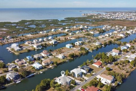 House in Hernando Beach, Florida 4 bedrooms, 233.37 sq.m. № 1557415 - photo 7
