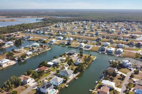 House in Hernando Beach, Florida 4 bedrooms, 233.37 sq.m. № 1557415 - photo 5
