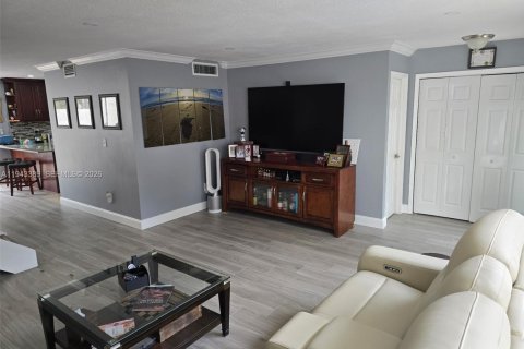 Adosado en alquiler en Miami, Florida, 3 dormitorios, 157.93 m2 № 2054230 - foto 2