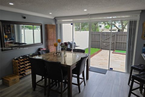 Adosado en alquiler en Miami, Florida, 3 dormitorios, 157.93 m2 № 2054230 - foto 4