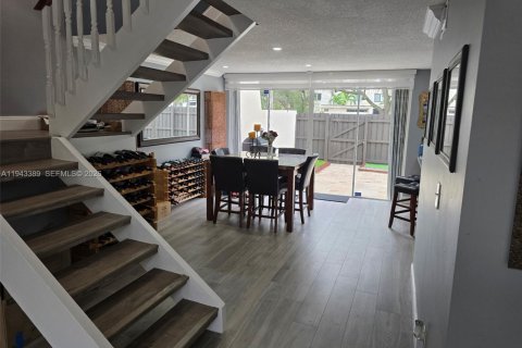 Adosado en alquiler en Miami, Florida, 3 dormitorios, 157.93 m2 № 2054230 - foto 3