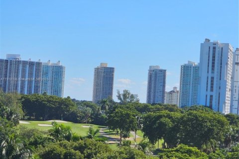 Condo in Aventura, Florida, 1 bedroom  № 1973016 - photo 3