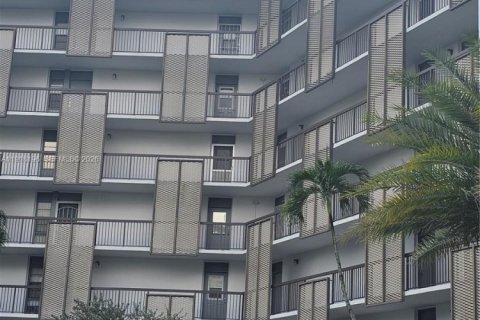 Condo in Aventura, Florida, 1 bedroom  № 1973016 - photo 16