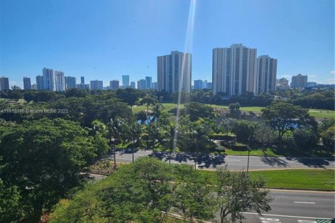 Condo in Aventura, Florida, 1 bedroom  № 1973016 - photo 11