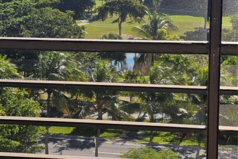 Condo in Aventura, Florida, 1 bedroom  № 1973016 - photo 5