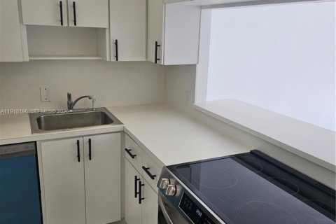 Condo in Aventura, Florida, 1 bedroom  № 1973016 - photo 20