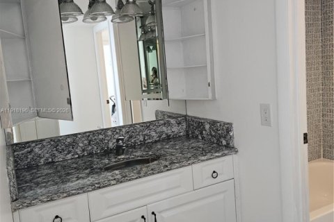Condo in Aventura, Florida, 1 bedroom  № 1973016 - photo 25
