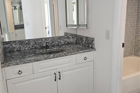 Condo in Aventura, Florida, 1 bedroom  № 1973016 - photo 24