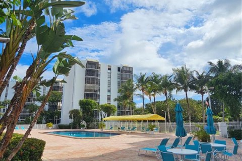 Condo in Aventura, Florida, 1 bedroom  № 1973016 - photo 14