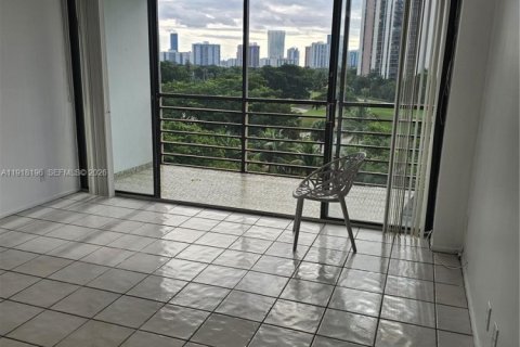 Condo in Aventura, Florida, 1 bedroom  № 1973016 - photo 17