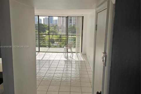 Condo in Aventura, Florida, 1 bedroom  № 1973016 - photo 18