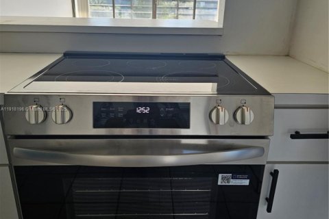 Condo in Aventura, Florida, 1 bedroom  № 1973016 - photo 9