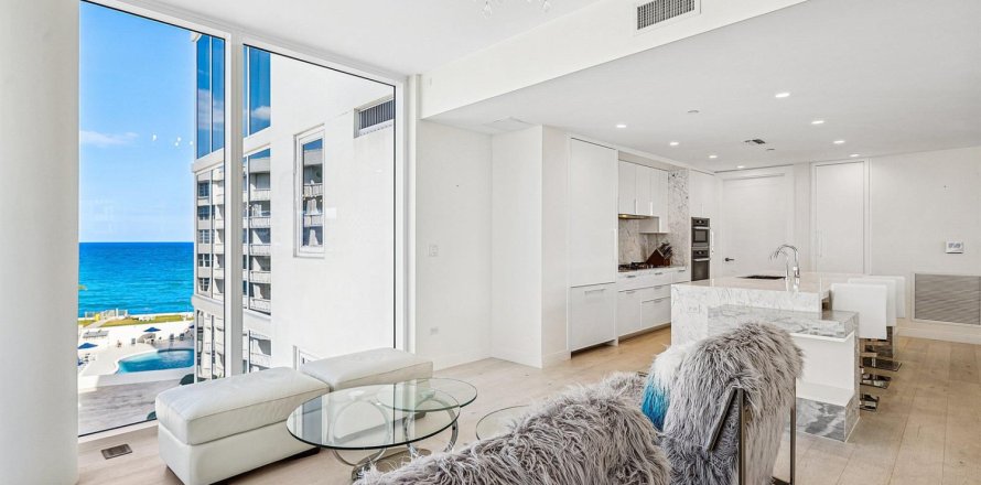 Condo in South Palm Beach, Florida, 3 bedrooms  № 2158417