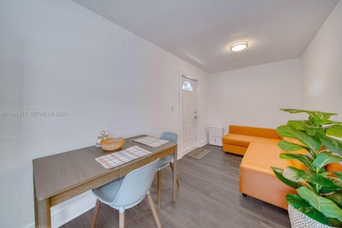 Casa en alquiler en Miami, Florida, 1 dormitorio, 41.81 m2 № 1998148 - foto 7