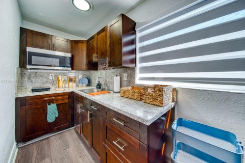 Casa en alquiler en Miami, Florida, 1 dormitorio, 41.81 m2 № 1998148 - foto 8