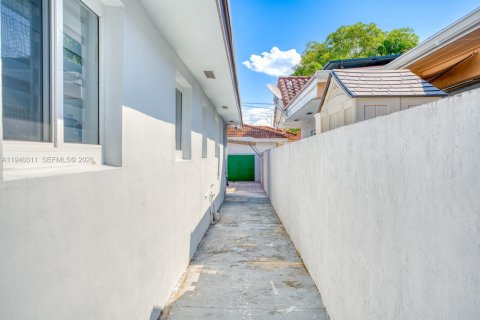 Casa en alquiler en Miami, Florida, 1 dormitorio, 41.81 m2 № 1998148 - foto 24