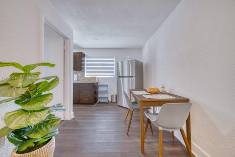 Casa en alquiler en Miami, Florida, 1 dormitorio, 41.81 m2 № 1998148 - foto 4