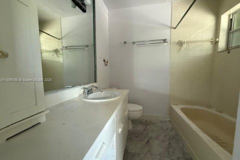 Condo in Miami, Florida, 2 bedrooms  № 1875035 - photo 16