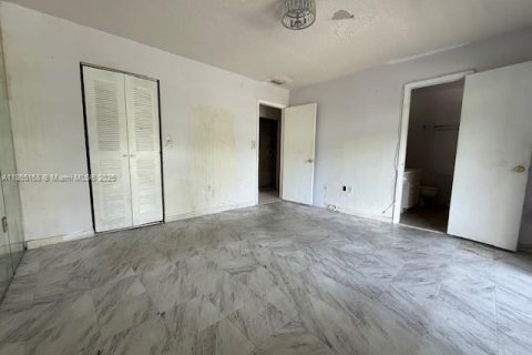 Condo in Miami, Florida, 2 bedrooms  № 1875035 - photo 13
