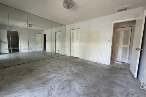 Condo in Miami, Florida, 2 bedrooms  № 1875035 - photo 14