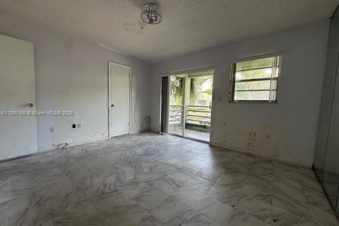 Condo in Miami, Florida, 2 bedrooms  № 1875035 - photo 12
