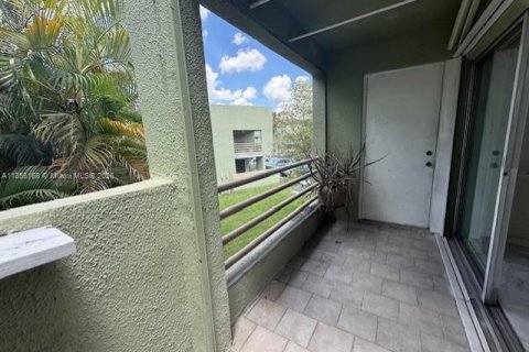Condo in Miami, Florida, 2 bedrooms  № 1875035 - photo 9
