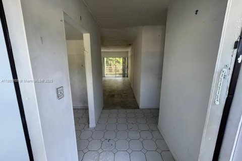 Condo in Miami, Florida, 2 bedrooms  № 1875035 - photo 4