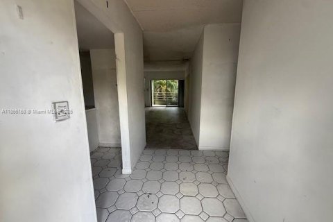 Condo in Miami, Florida, 2 bedrooms  № 1875035 - photo 5