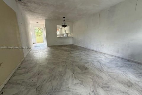 Condo in Miami, Florida, 2 bedrooms  № 1875035 - photo 8