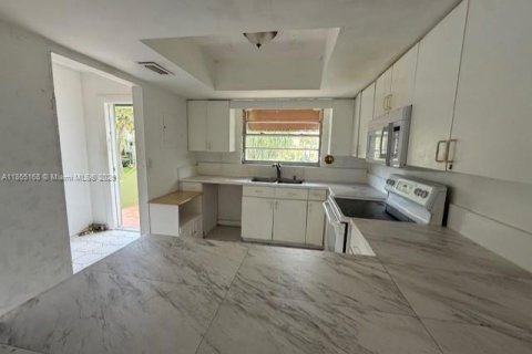 Condo in Miami, Florida, 2 bedrooms  № 1875035 - photo 10