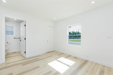 House in New Port Richey, Florida 3 bedrooms, 95.13 sq.m. № 1800597 - photo 25