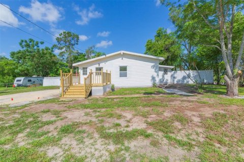 House in New Port Richey, Florida 3 bedrooms, 95.13 sq.m. № 1800597 - photo 1