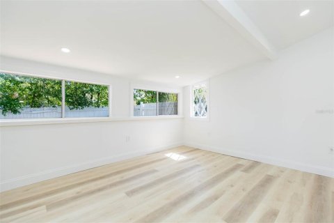 House in New Port Richey, Florida 3 bedrooms, 95.13 sq.m. № 1800597 - photo 23