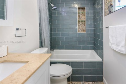 Villa ou maison à vendre à Hollywood, Floride: 2 chambres, 134.52 m2 № 2015997 - photo 27