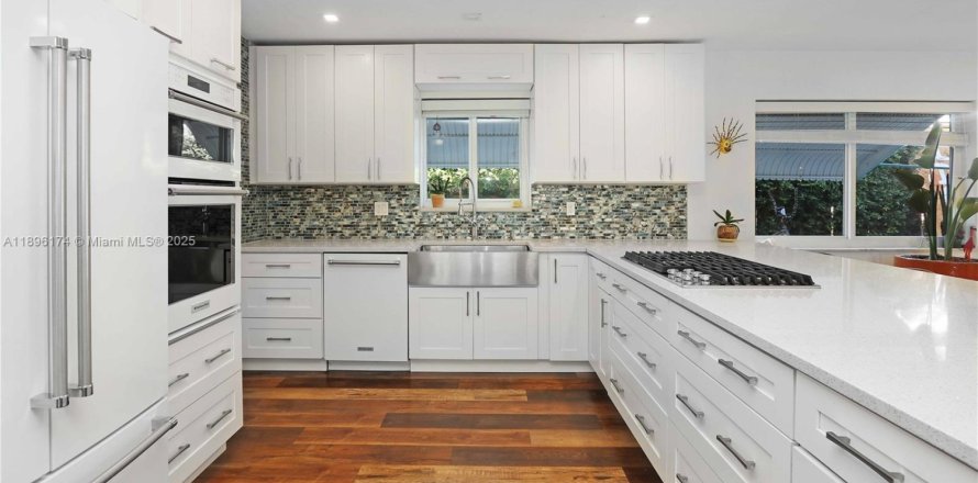 Villa ou maison à Hollywood, Floride 2 chambres, 134.52 m2 № 2015997