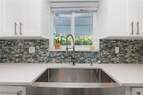 Villa ou maison à vendre à Hollywood, Floride: 2 chambres, 134.52 m2 № 2015997 - photo 14