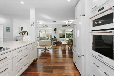 Villa ou maison à vendre à Hollywood, Floride: 2 chambres, 134.52 m2 № 2015997 - photo 16