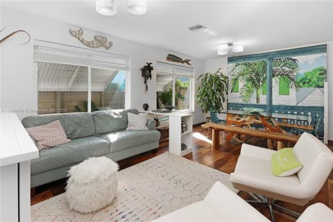 Villa ou maison à vendre à Hollywood, Floride: 2 chambres, 134.52 m2 № 2015997 - photo 3