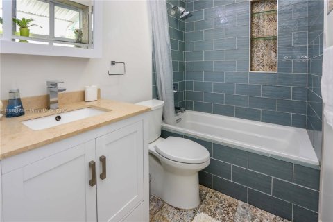 Villa ou maison à vendre à Hollywood, Floride: 2 chambres, 134.52 m2 № 2015997 - photo 26