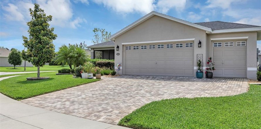 House in Leesburg, Florida 2 bedrooms, 147.16 sq.m. № 1771427