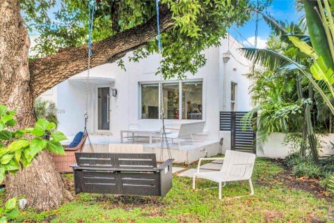 House in Miami Beach, Florida 4 bedrooms, 317.54 sq.m. № 2062436 - photo 15