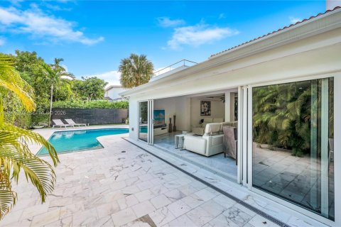 House in Miami Beach, Florida 4 bedrooms, 317.54 sq.m. № 2062436 - photo 2