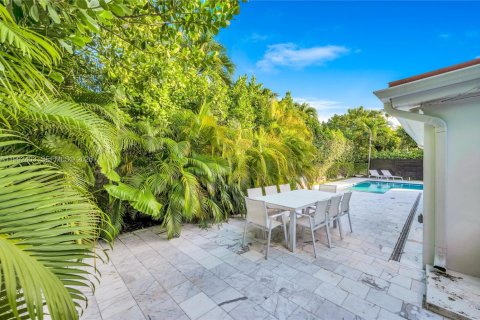 House in Miami Beach, Florida 4 bedrooms, 317.54 sq.m. № 2062436 - photo 8