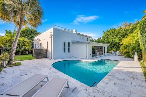 House in Miami Beach, Florida 4 bedrooms, 317.54 sq.m. № 2062436 - photo 3