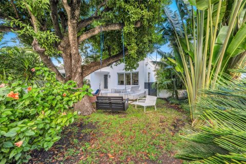 House in Miami Beach, Florida 4 bedrooms, 317.54 sq.m. № 2062436 - photo 14