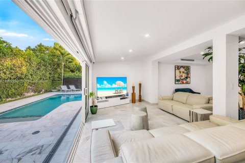 House in Miami Beach, Florida 4 bedrooms, 317.54 sq.m. № 2062436 - photo 25