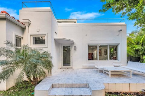 House in Miami Beach, Florida 4 bedrooms, 317.54 sq.m. № 2062436 - photo 19